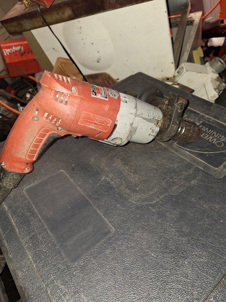 Milwaukee Magnum Hammer Drill