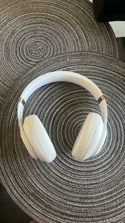 Beats Studio Pro (no box, 4 available)