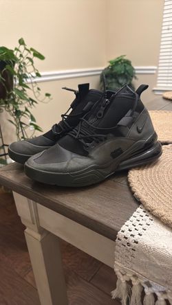 Nike Air Force 270 Utility High-Top Sneakers