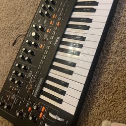 Moog Synthesizer 