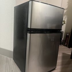 Mini Fridge With Freezer