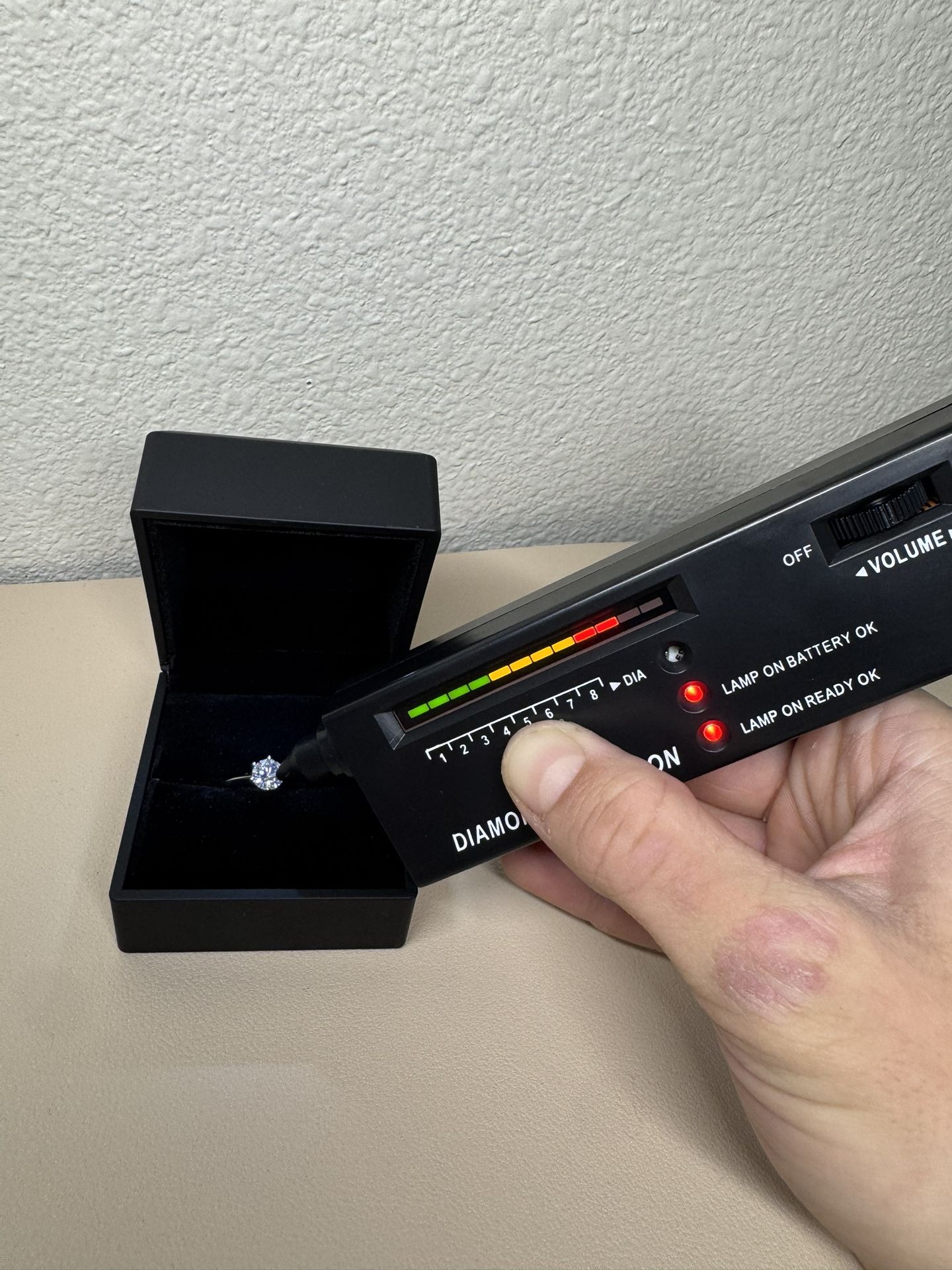 VVS1 Moissanite Engagement Ring 1ct