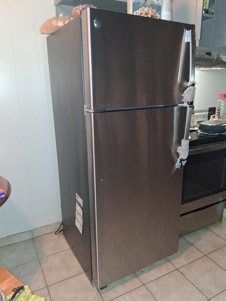 Refrigerator H
