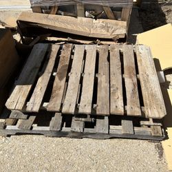 FREE PALLETS
