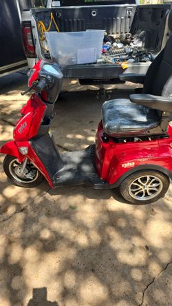 Gio electric scooter. New batteries no charger