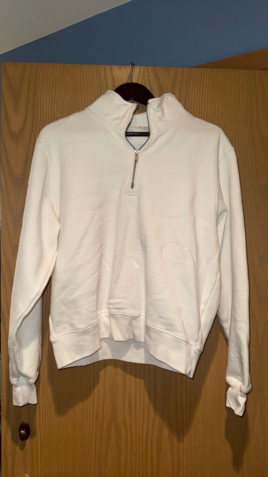 White Quarter-Zip Pullover – Size Medium