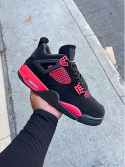 Jordan 4 Retro Red Thunder size 8.5