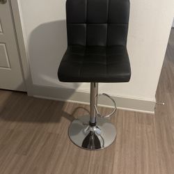 2 Bar Stools 