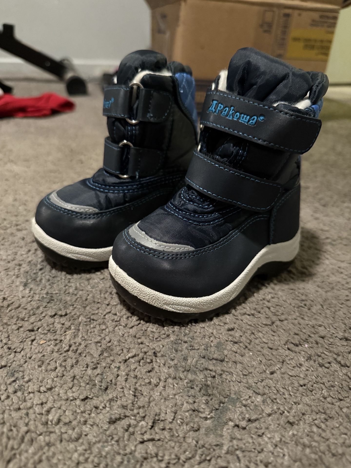 Toddler snow boots size 6c