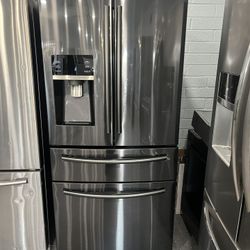 Samsung 33” Black Stainless 4-Door Refrigerator in excellent condition