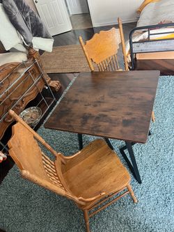 Table with 2 chairs