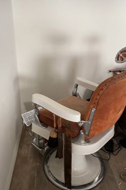 1910 Theo-a-Kochs Barber Chair