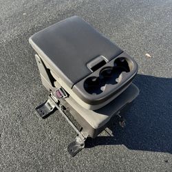 07-13 Chevy GMC Silverado Tahoe Suburban Sierra Yukon Jump Seat Center Console