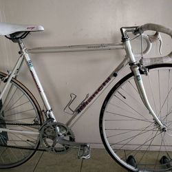 Bianchi Strada Road Bike 