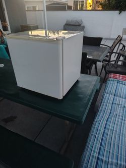 Sanyo Mini Fridge