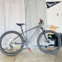 Specialized Rockhopper Expert Mountain Bike 