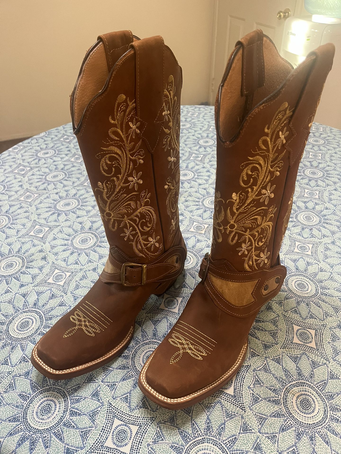 Women’s Leather Cowboy Boots/ Botas Para Mujeres