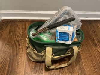 A work bag with a lot of nails an screws and more, the bag is almost new