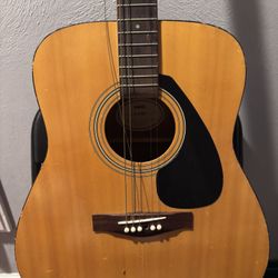 Yamaha Wood Guitar