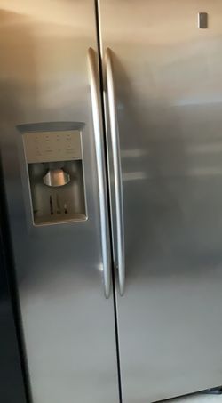 GE  Quad-Door Stainless Steel Fridge
