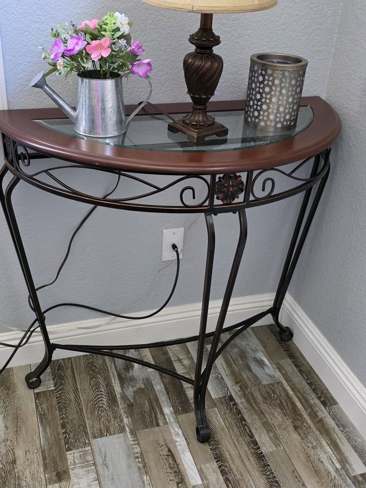 ENTRY TABLE And Lamp