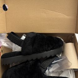 Ugg fluff slippers 
