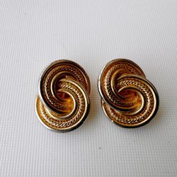 vintage gold tone infinity knot clip-on earrings 3/4 inch