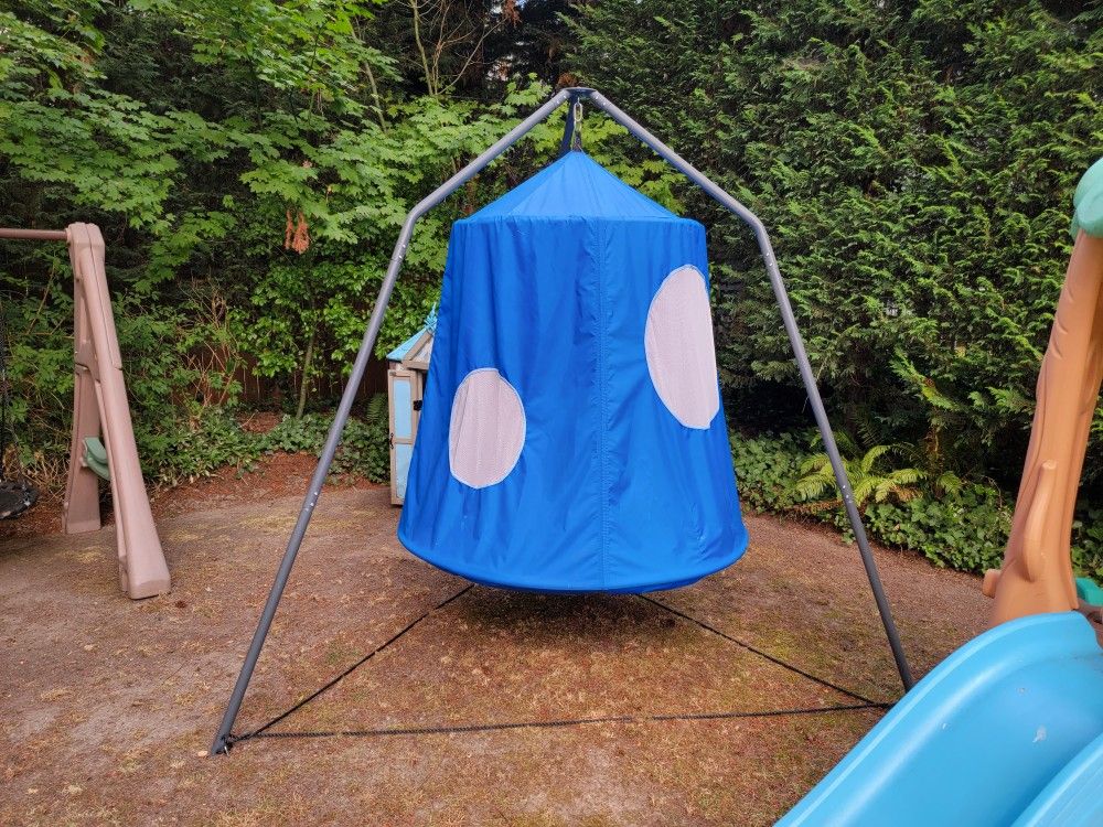 Hanging family Tent 650lb Capacity