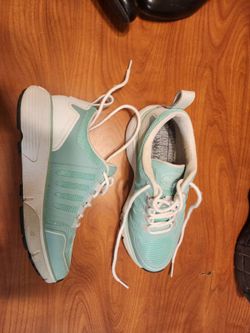 SIZE 5 WOMENS SHOES