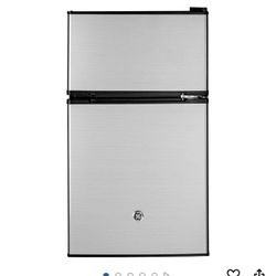 GE Mini Fridge With Freezer 
