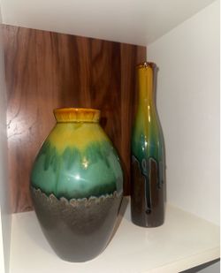 Set of 2 decorative vases/home decor