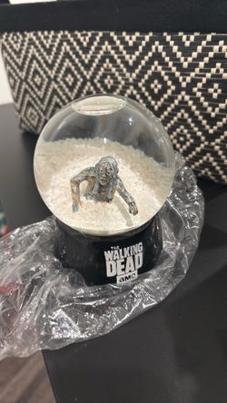 Walking dead snow globe
