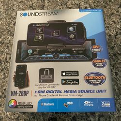 Soundstream Single Din Bluetooth USB AUX Radio. 