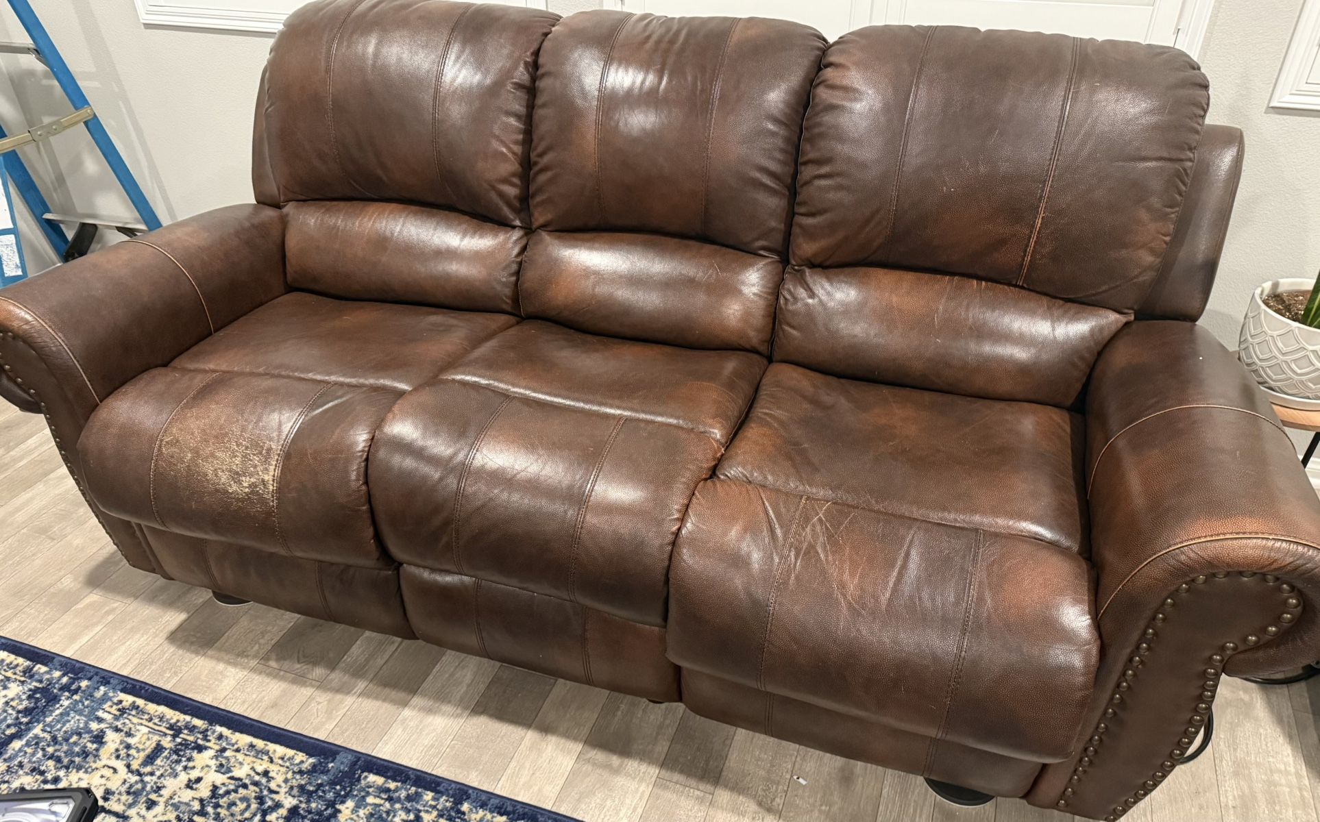 Reclining Leather Couches ( Powered Recliner)