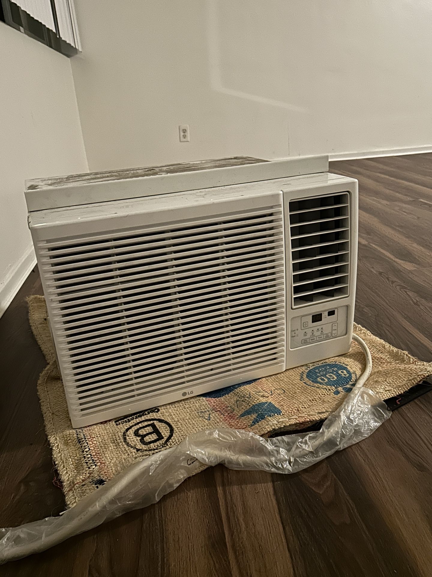 LG Wall AC And Heating