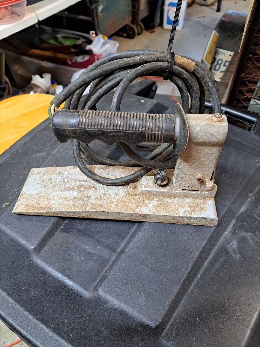 Carpet Seaming Tool