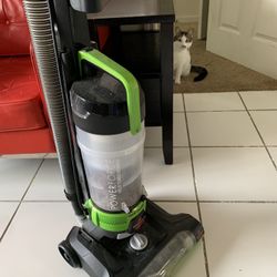 Vacuum Cleaner $49 Like New 🎁🎁🎁 Furniture, Items, House Supply, Kitchen Supply,  Furniture, House And Business Furniture, Cleaning Supply 