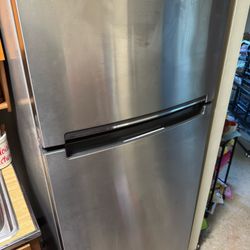 Like New Whirlpool Stainless Steel refrigerator!!!!