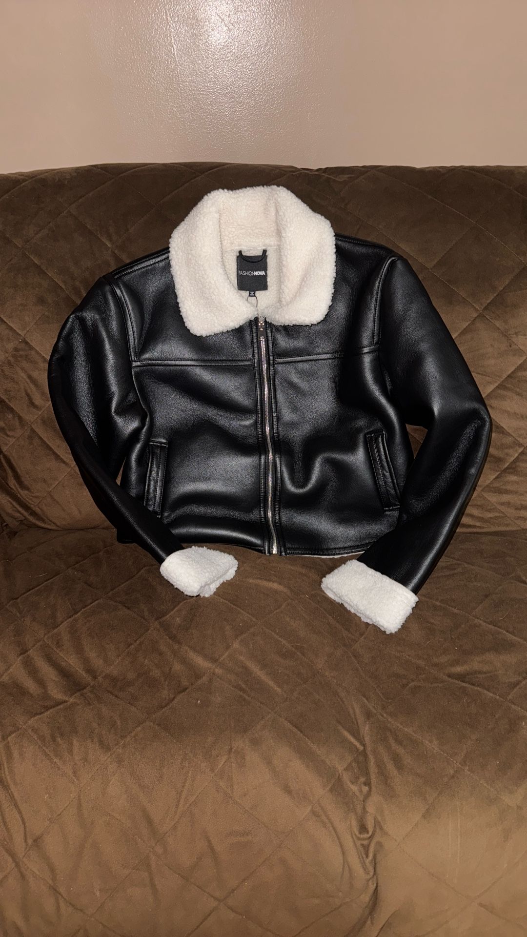 Black MEDIUM Fashion Nova Leather Jacket 