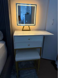 Modern White Vanity Desk with Mirror & Lights – Like New