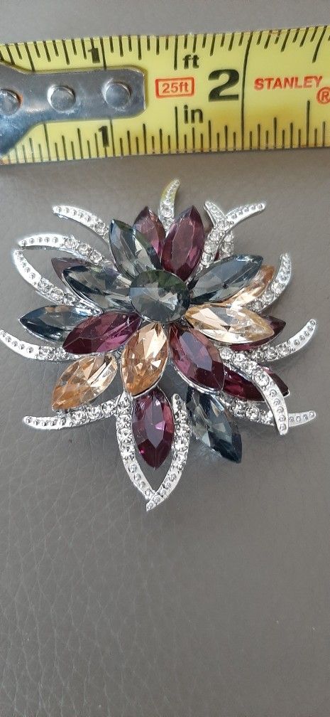 Gemstone Brooch with multicolor gemstones