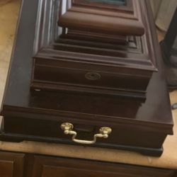 Mahogany Jewelry Box - Plays Music 🎶 