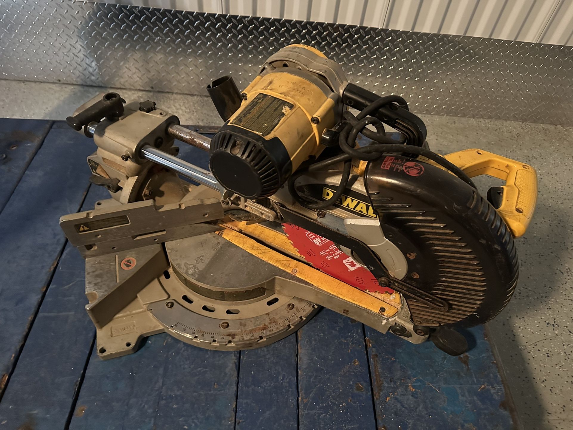 DeWalt Dual Bevel Sliding Miter Saw