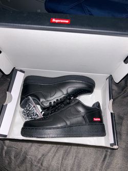 Black supreme air forces size 7