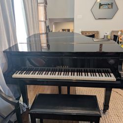 Yamaha Baby Grand Piano - Black