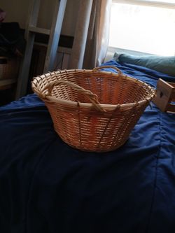 Small oval natural willow heavy rimmed laundry basket 