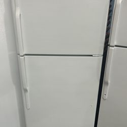 White 18 Cubic Foot Refrigerator 