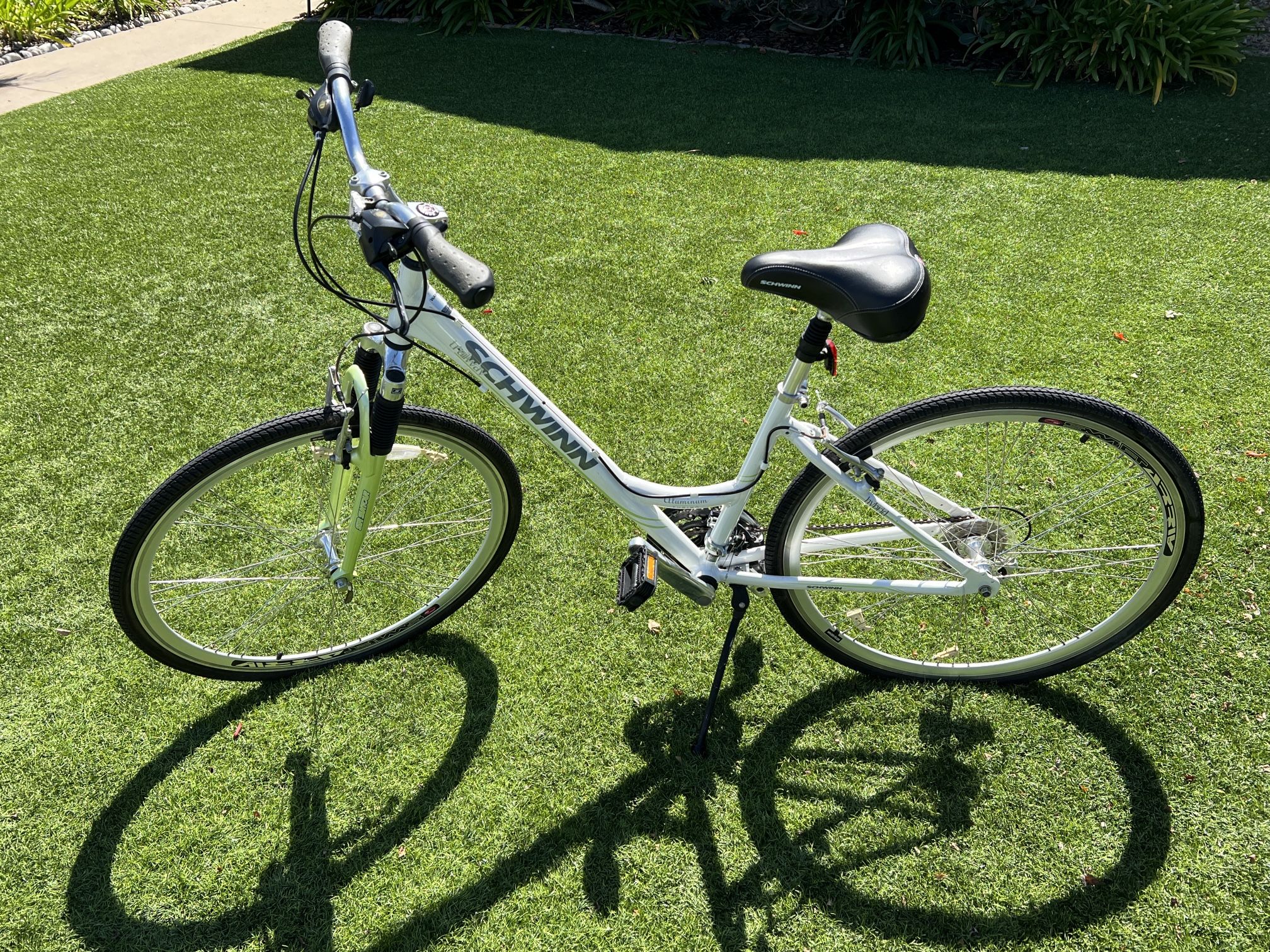 Schwinn Hybrid Aluminum Bike