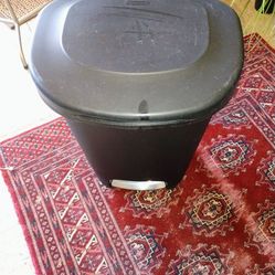 Plastic step on trash can pickup only cash