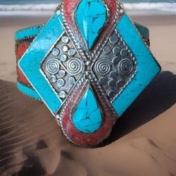 Gorgeous & handcrafted Cuff bangle Turquoise & coral set in Tibetan silver 185grams.